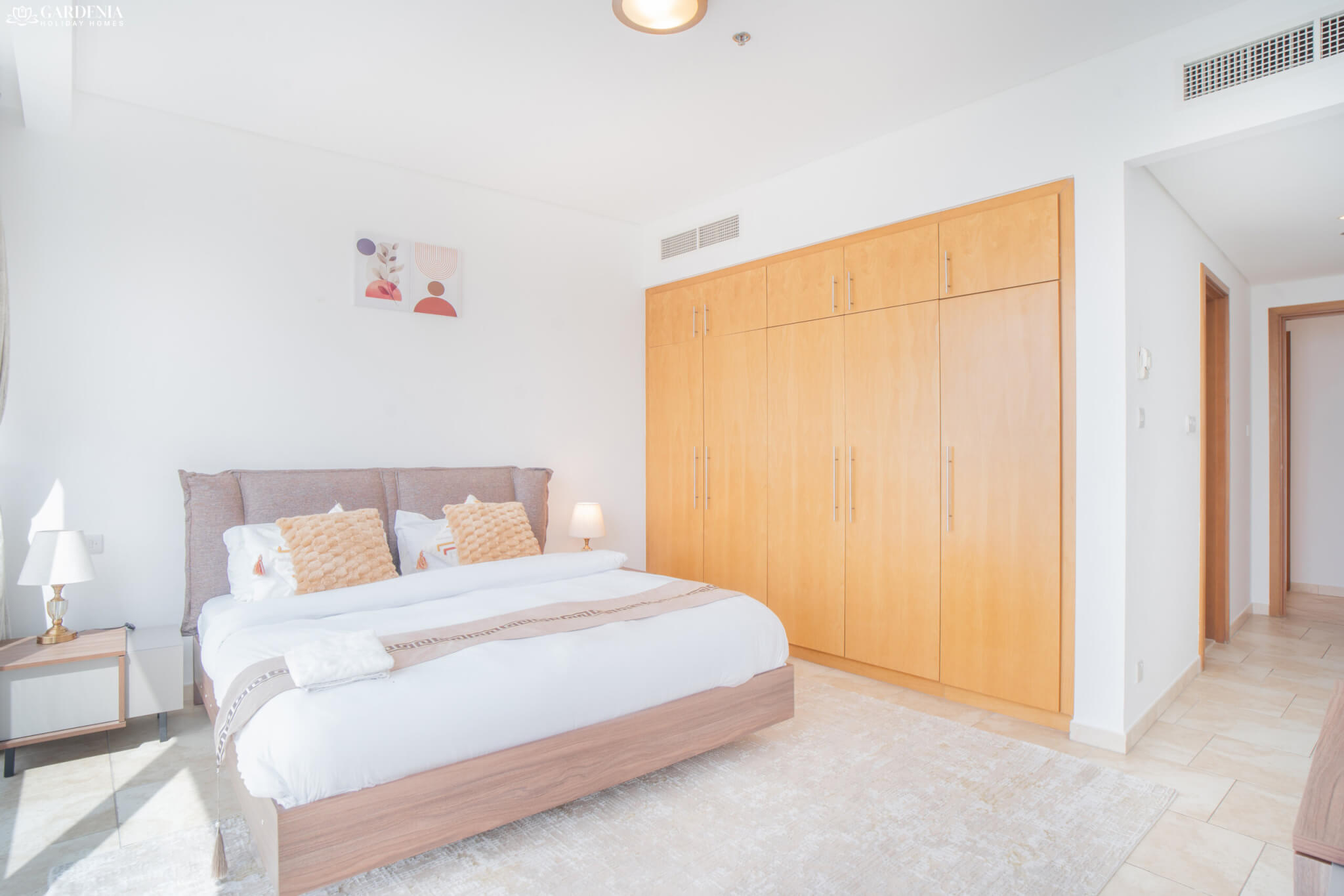 Stylish 3 bedroom apartment in JBR offering exceptional views of the sea and Dubai Ain, ideal for family vacations.