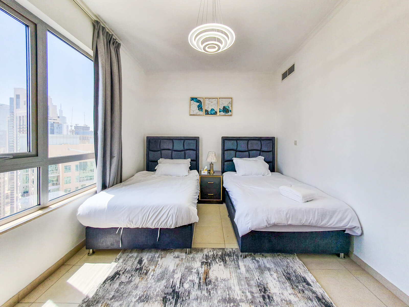 Modern 2 bedroom apartment in Downtown Dubai with expansive views of Burj Khalifa, perfect for a luxurious stay